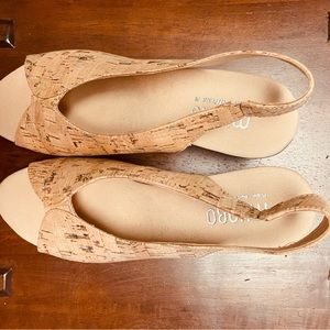 Munro Rochelle Cork 8 M Brand New